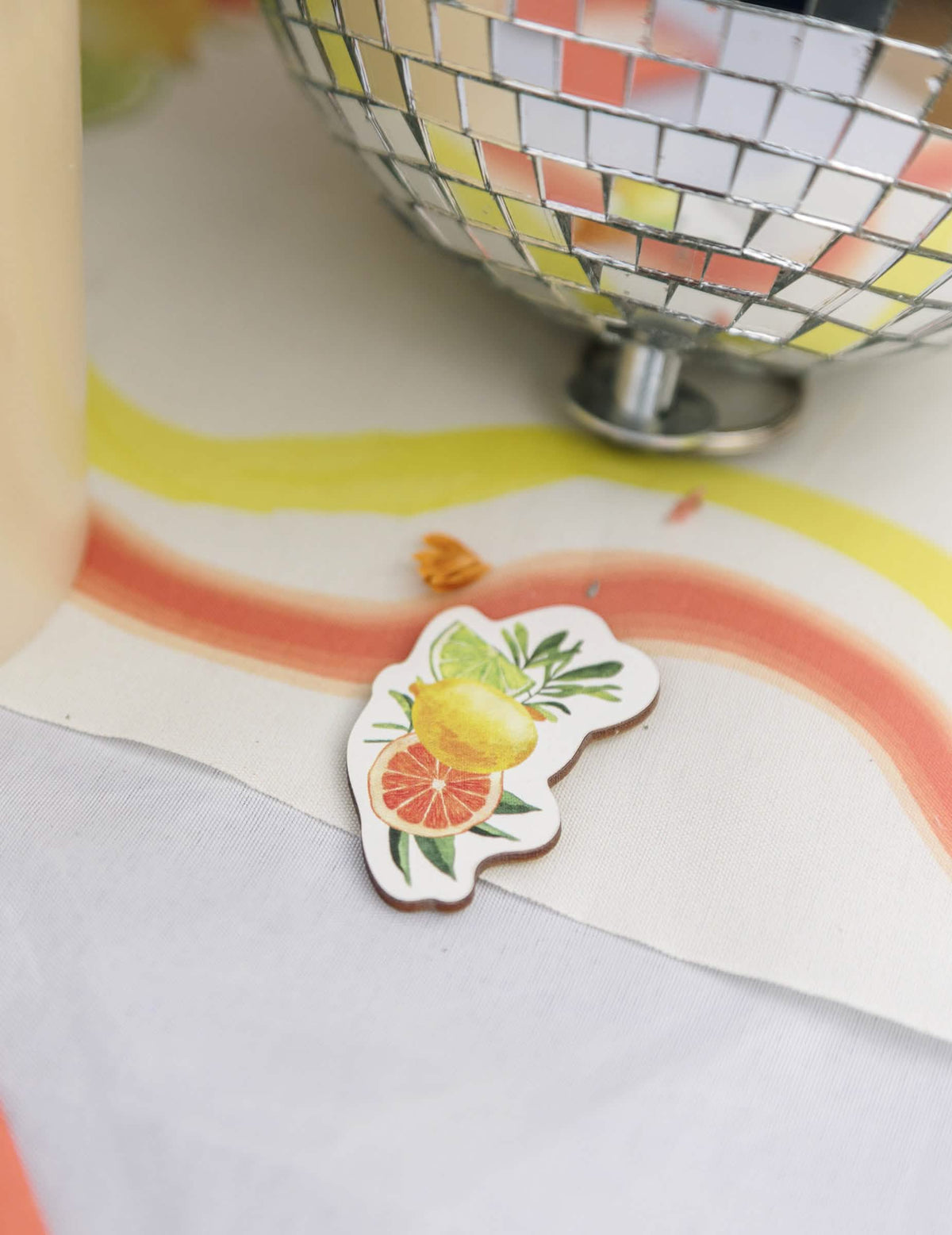 100 fizz citrus confetti van papier in crème, oranje, geel en goud, diverse motieven