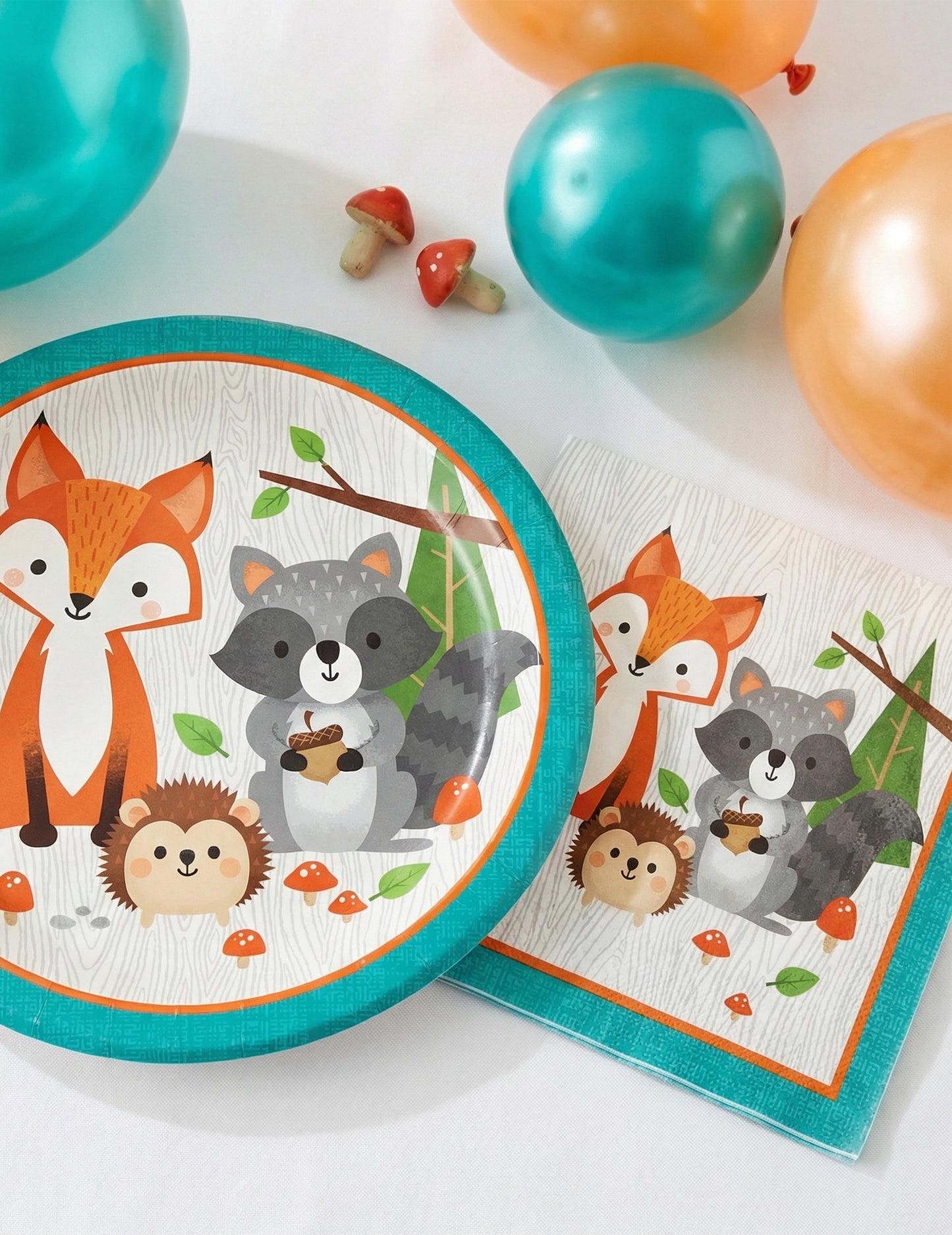 Détail de l'imprimé des serviettes en papier animaux de la forêt
