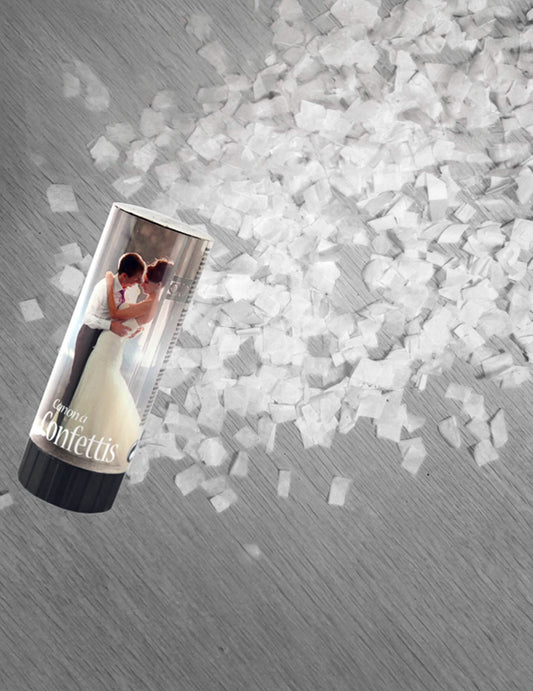 Confettis blancs éparpillés du Canons à confettis mariage