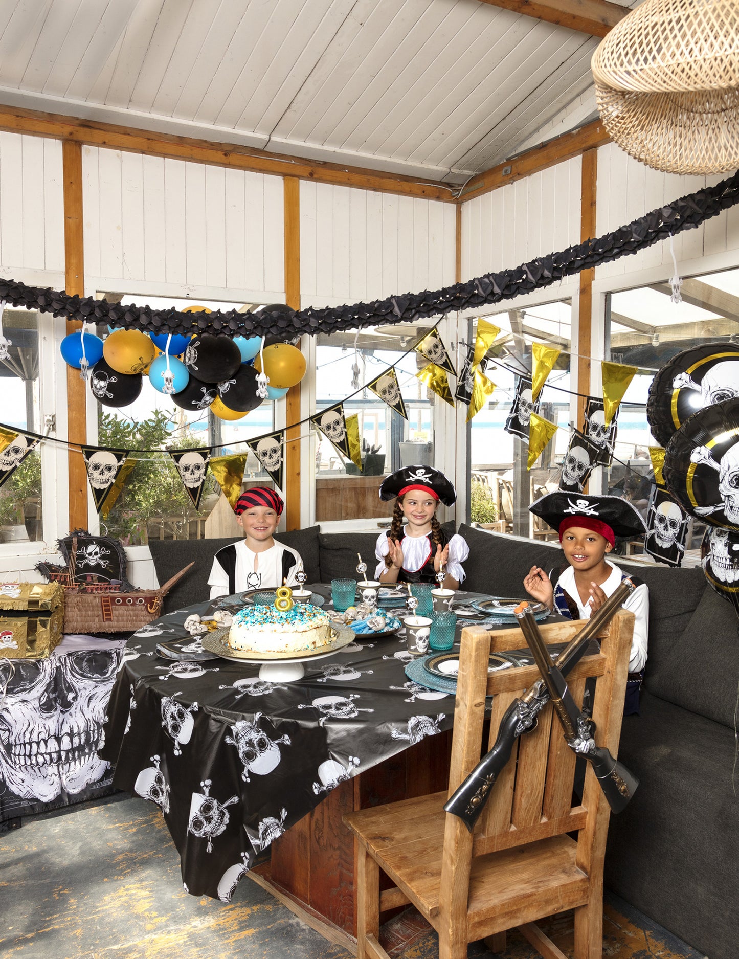 Mise en situation d'anniversaire des ballons en latex pirate