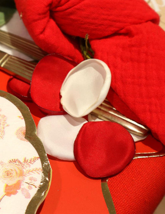 60 pétales satin ivoire blanc et rouge 3,5 cm