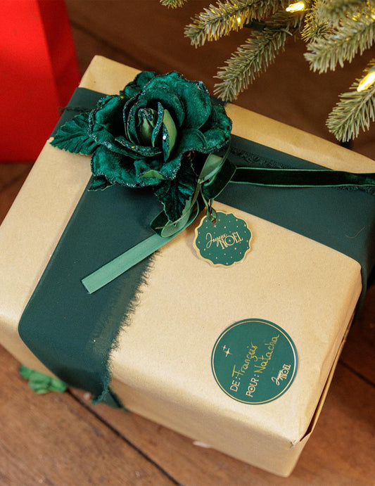 8 étiquettes Joyeux Noël intemporel vert anglais et or 4,5 cm