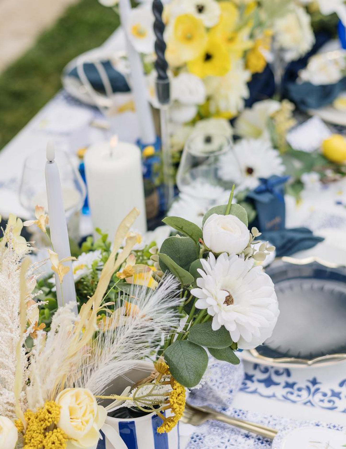 8 Petites assiettes en carton bleu roi Dolce Vita 18cm