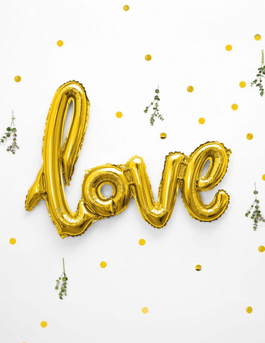 Mise en scène festive du ballon aluminium Love