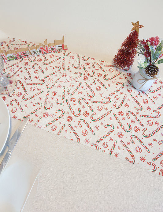 Vue en situation du chemin de table en toile sucre d'orge et paillettes pour décoration de Noël