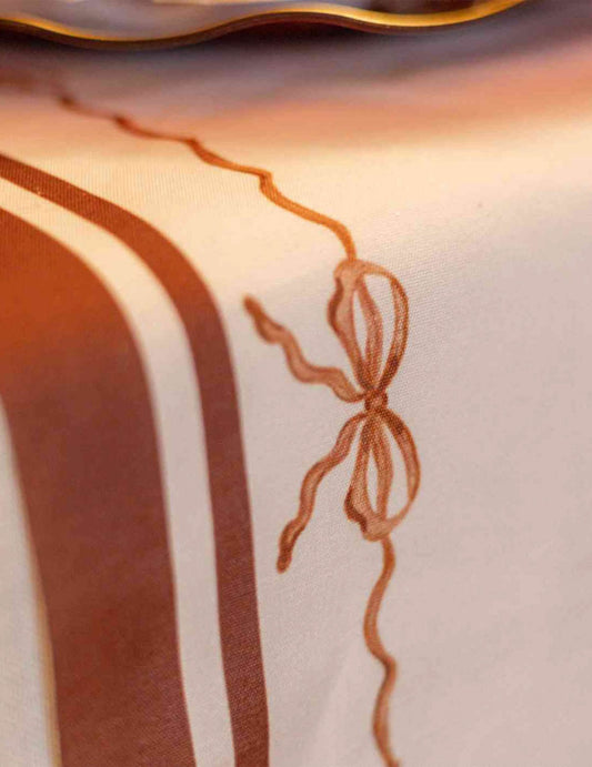 Chemin de table Jolis nœud en tissu crème auburn et terre brûlée 28 cm x 3 m