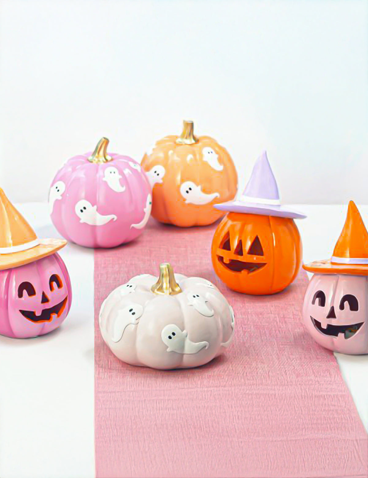 Roze hars pompoen met pasteloranje hoed 17 cm