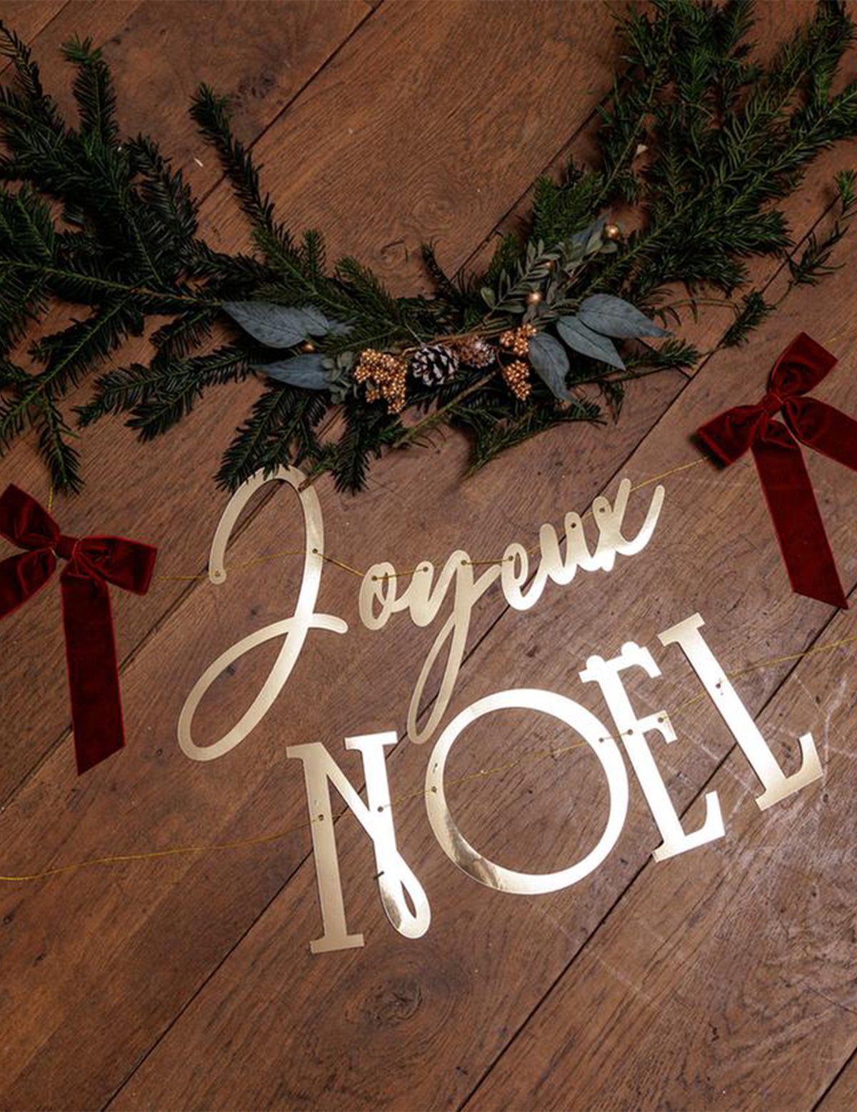 Gouden Prettige Kerst slinger met 2 rode strikken 1,80 m