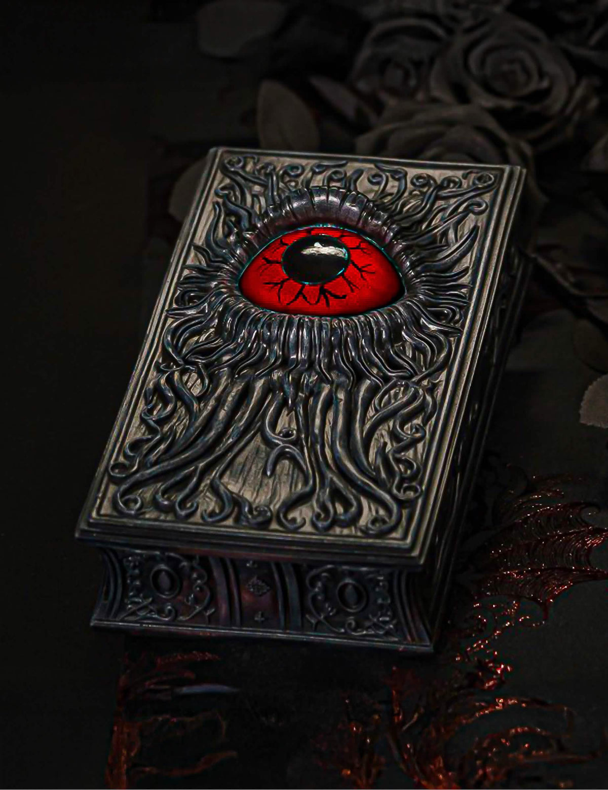 Decoratief boek van kunsthars met bloedrood oog - 20 cm