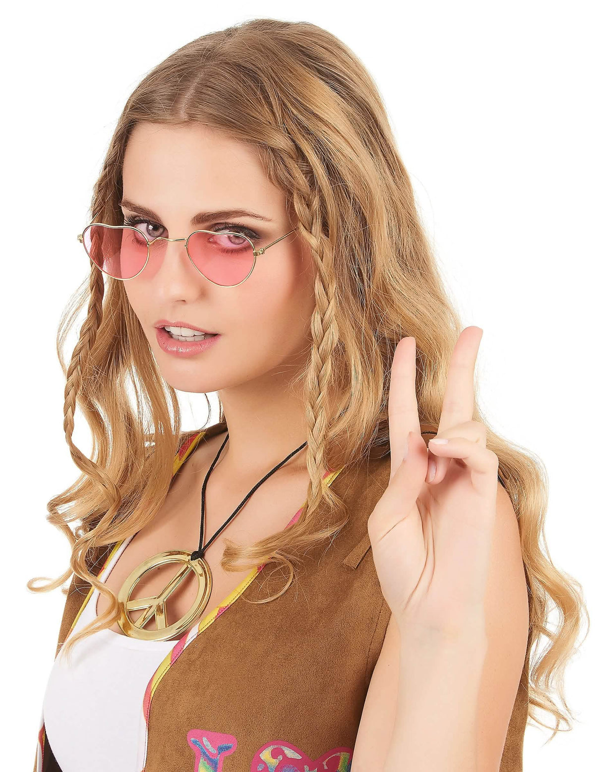 Vue de face portée des lunettes coeur pour adulte roses avec monture en métal doré