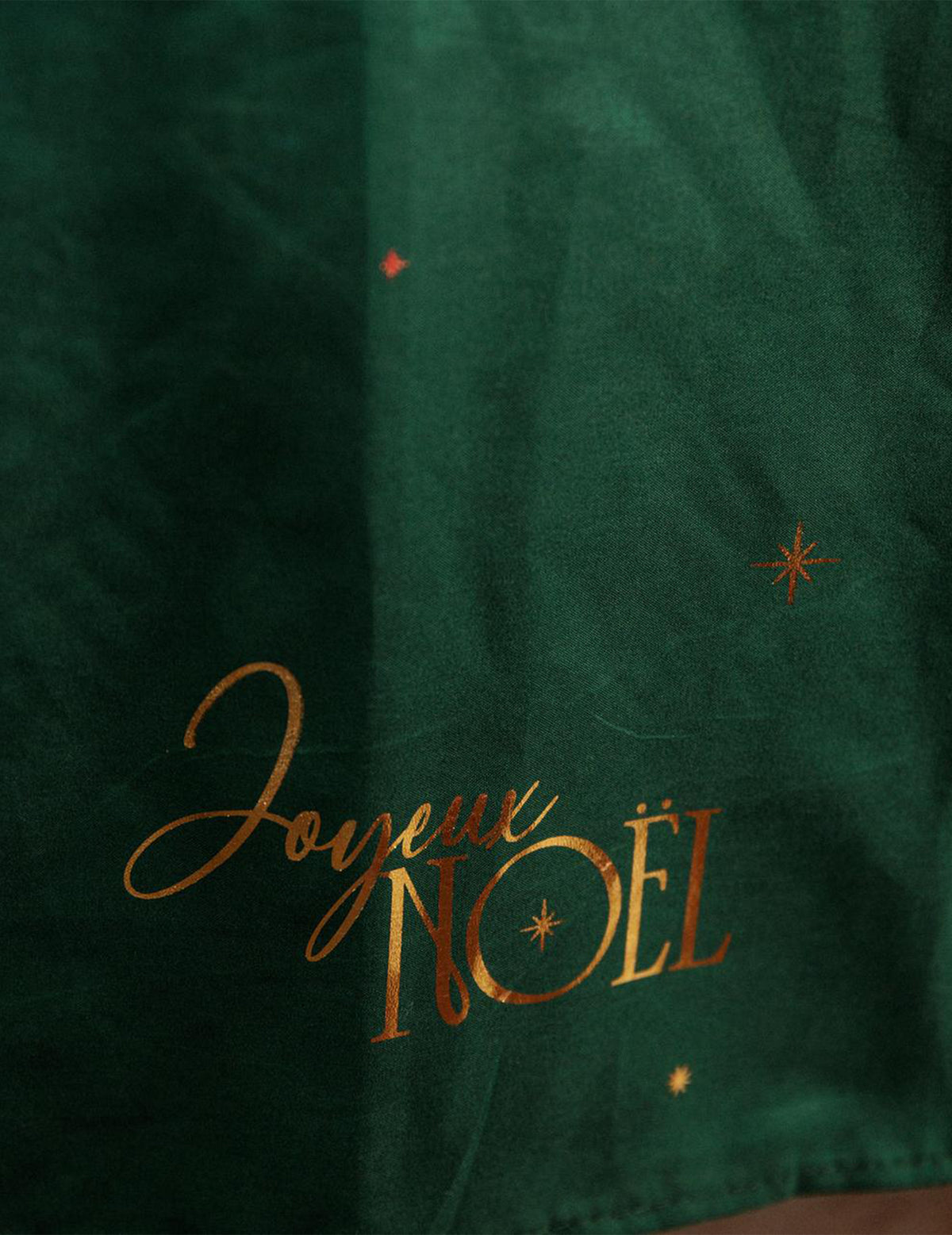 Stoffen tafelkleed Vrolijk Kerstfeest Brits groen en goud 140 x 240 cm