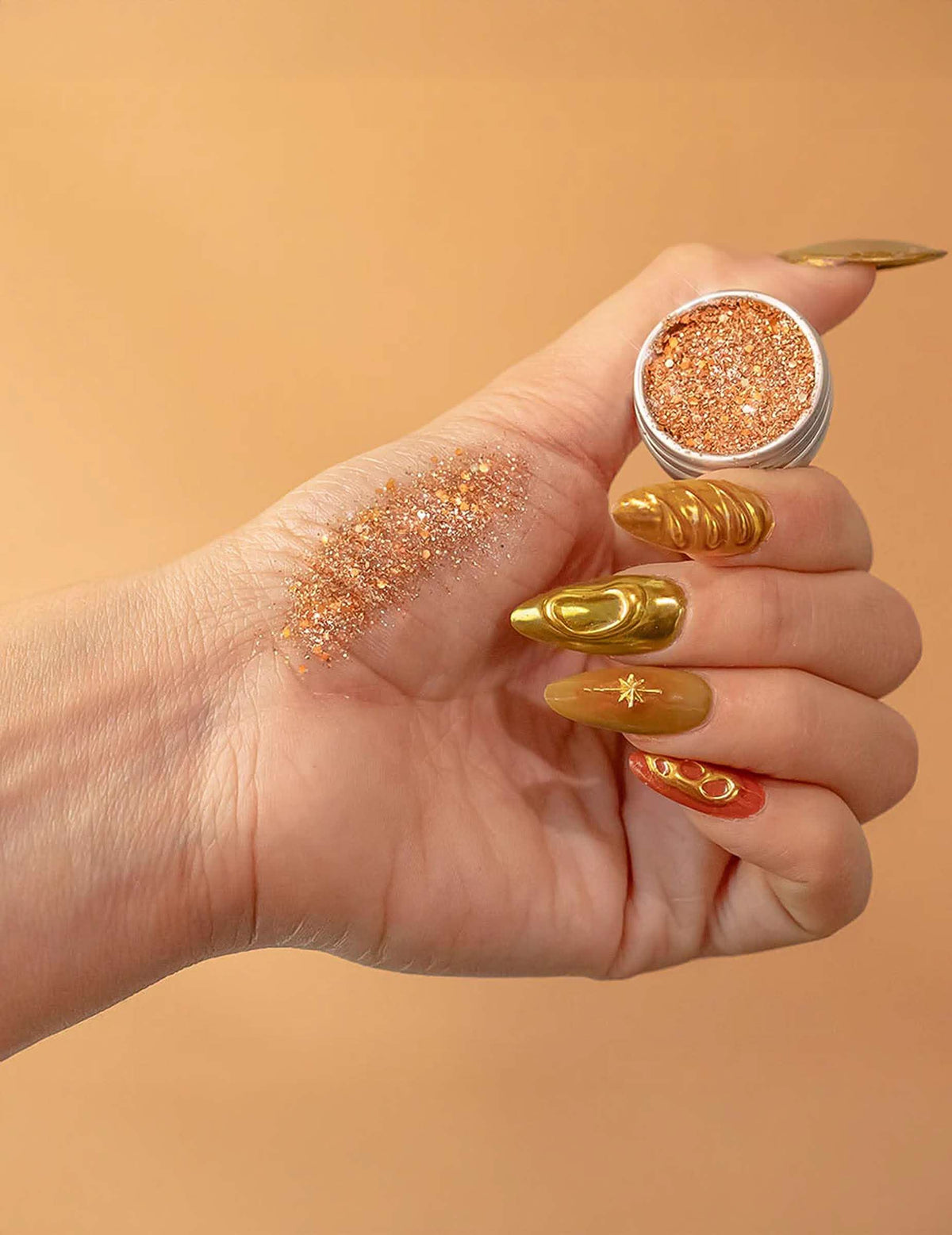 Rendu sur la peau des paillettes biodégradables Si si la paillette pour maquillage orange métallique