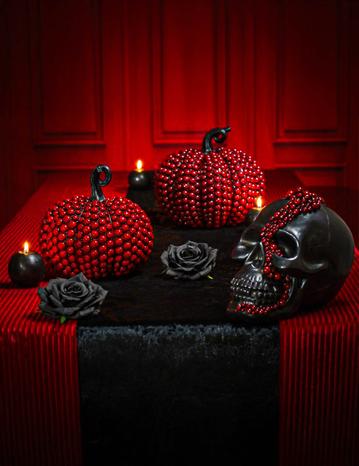 Petite citrouille décorative en résine avec perles rouge sang 19 cm