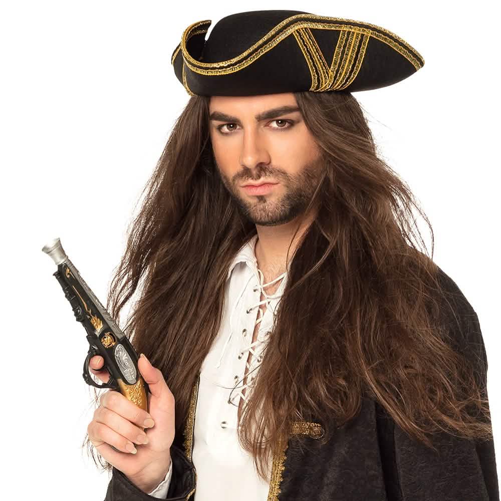 Situatiefoto van het zwarte en goudkleurige piratenpistool