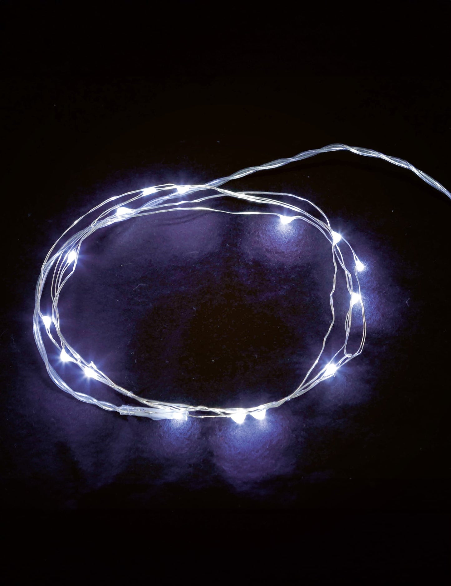Gros plan sur les led allumées du rideau lumineux blanc froid