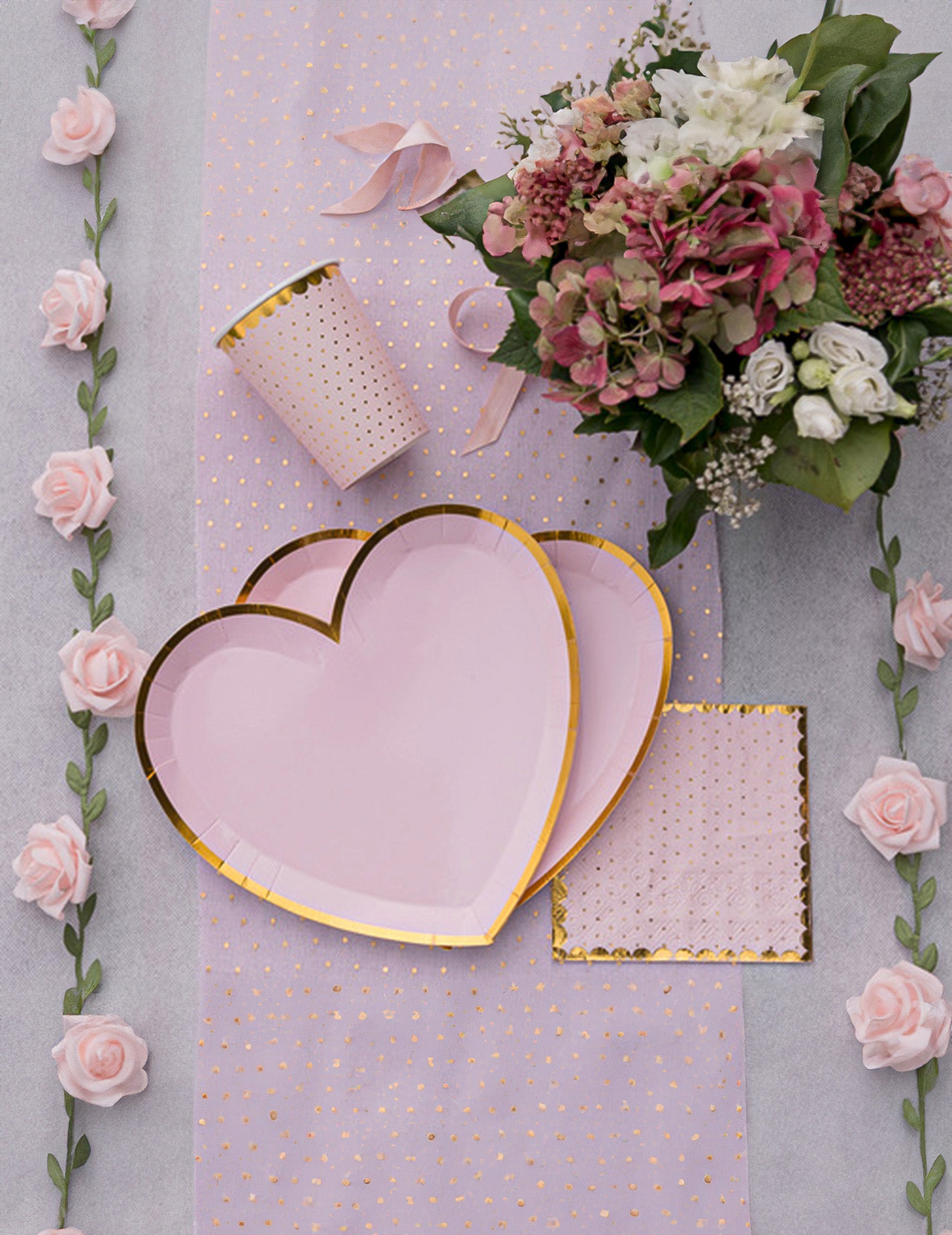 Assiettes en carton cœur rose et or