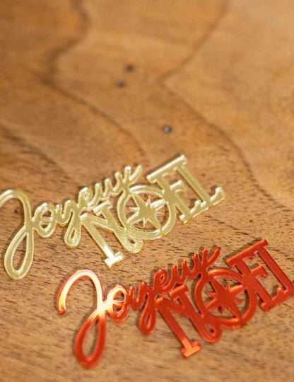 10 tafelconfetti Vrolijk Kerstfeest rood en goud 6,5 x 3,5 cm