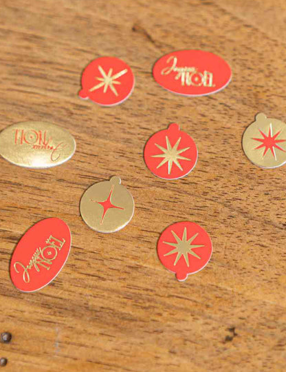 100 tijdloze kerstconfetti Vrolijk Kerstfeest rood en goud van 1 tot 2 cm
