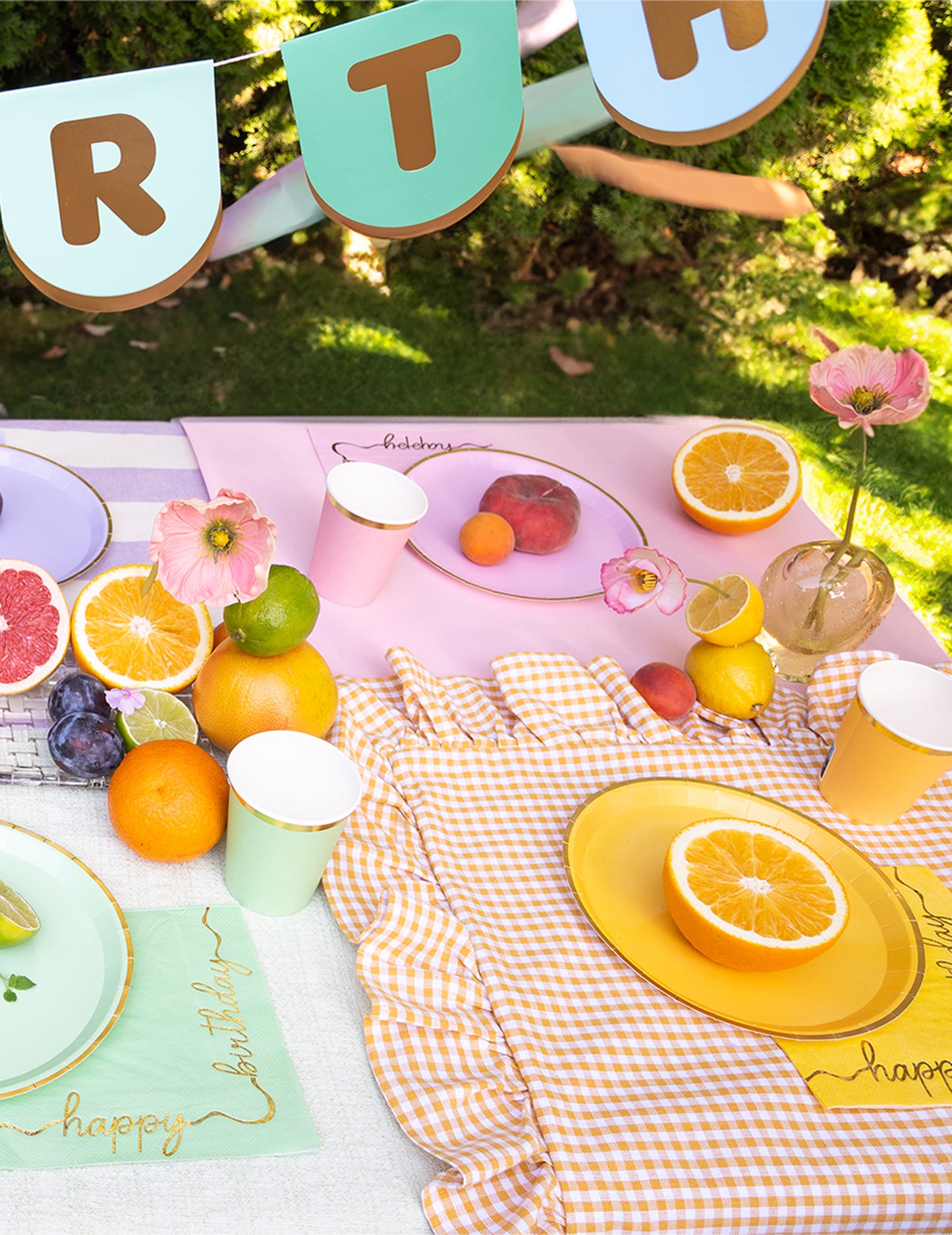 12 Papieren servetten Happy Birthday pastel en goud 33 × 33 cm