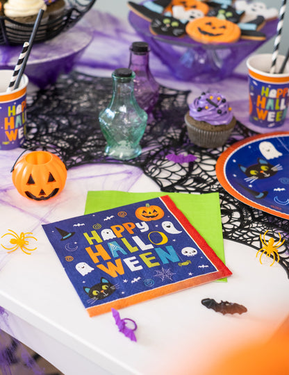 Mise en situation des serviettes en papier Halloween Friends