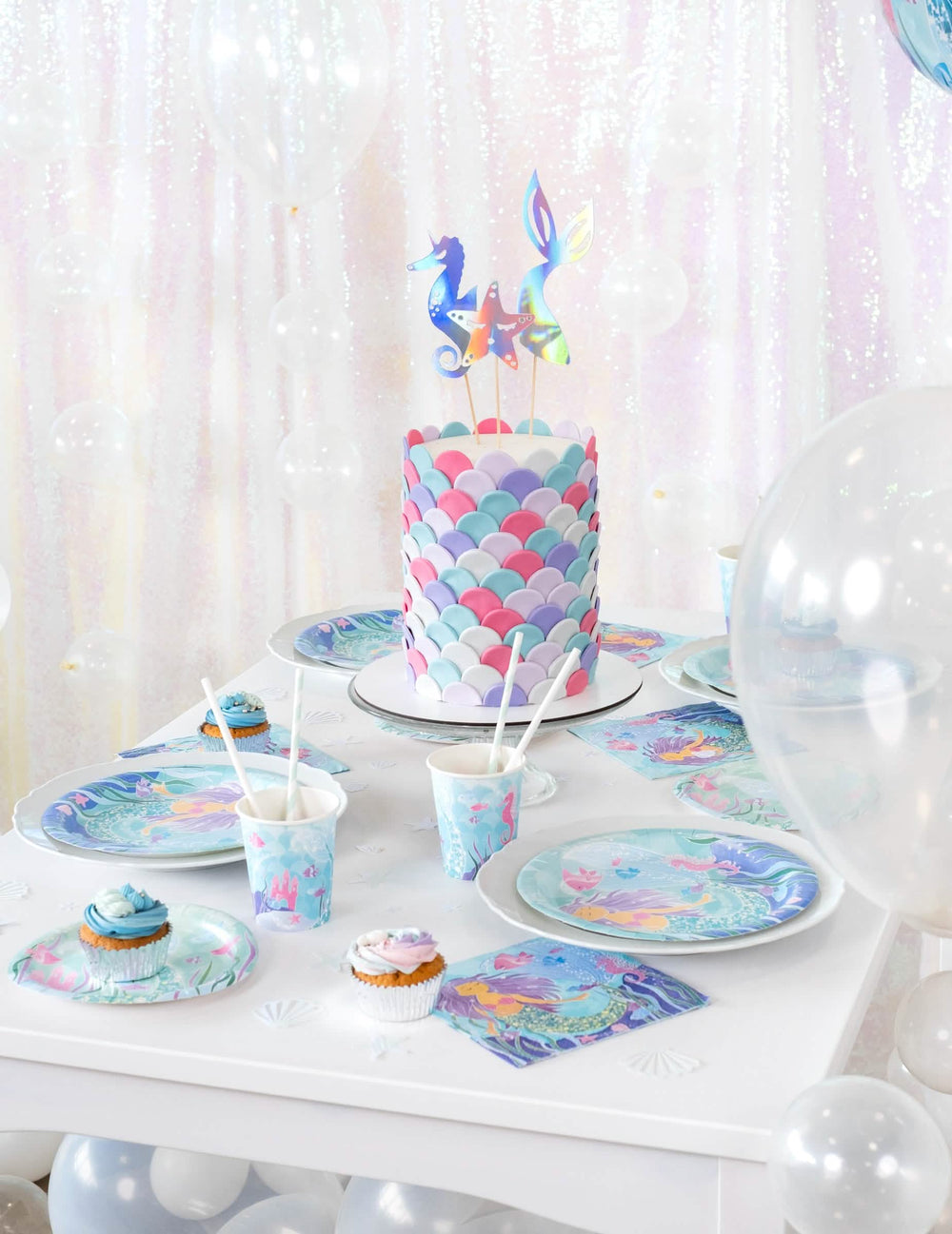 Vue d'ensemble de la table avec les serviettes en papier jolie sirène scintillante