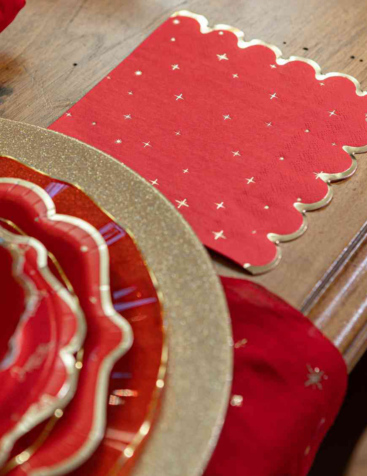 16 kerstservetten tijdloos rood en goud 33 x 33 cm