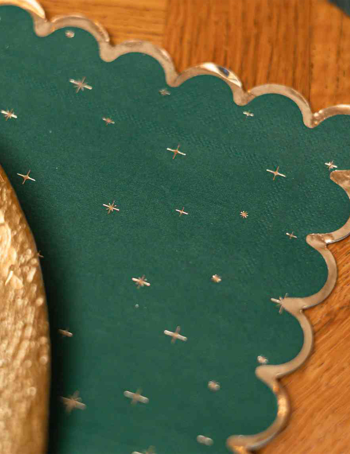 16 tijdloze kerstservetten Engels groen en goud 33 x 33 cm