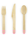 Couverts en bois jetables avec cœur pour fête rose