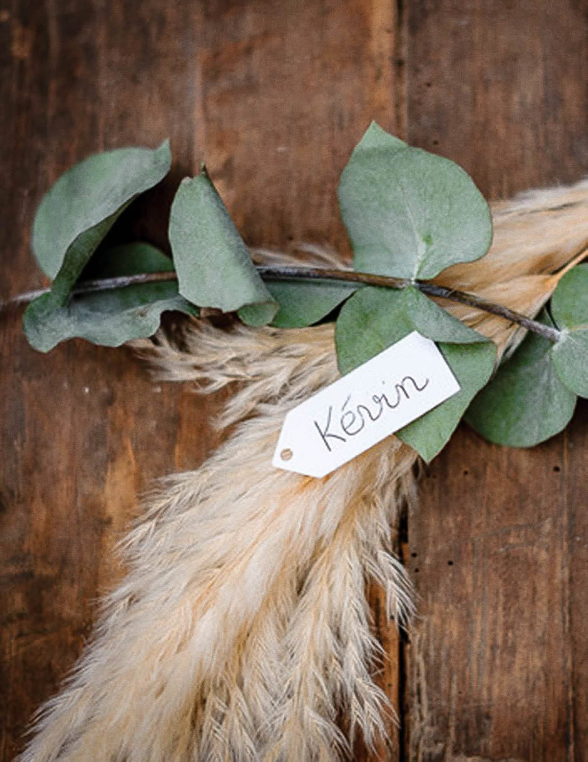 Mise en situation avec prénom manuscrit des étiquettes blanches en papier cartonné
