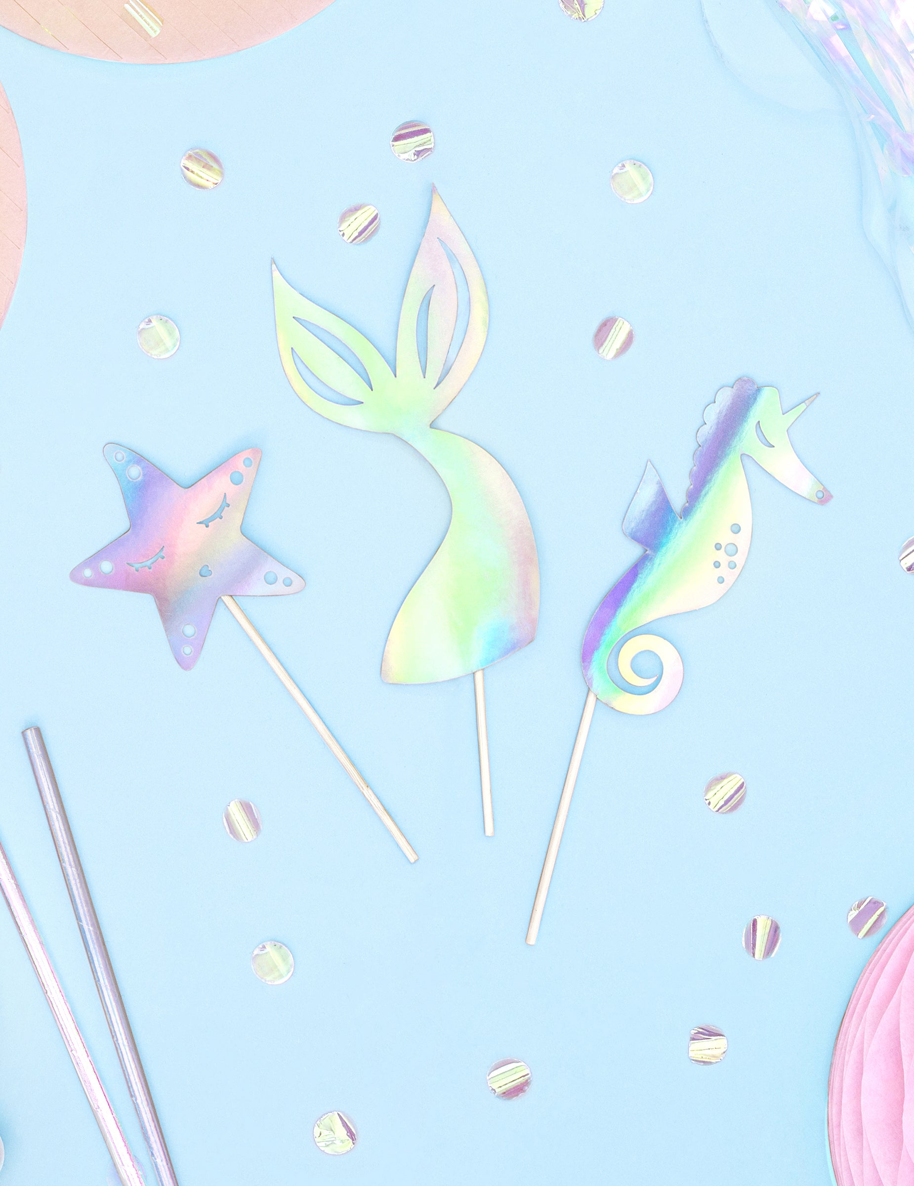 Mise en scène avec confettis du cake toppers sirène