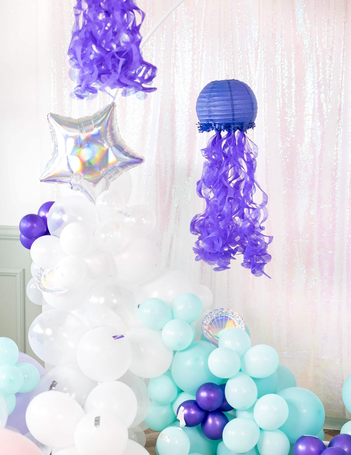 Mise en situation décorative des lanternes en papier méduses rêves de sirène