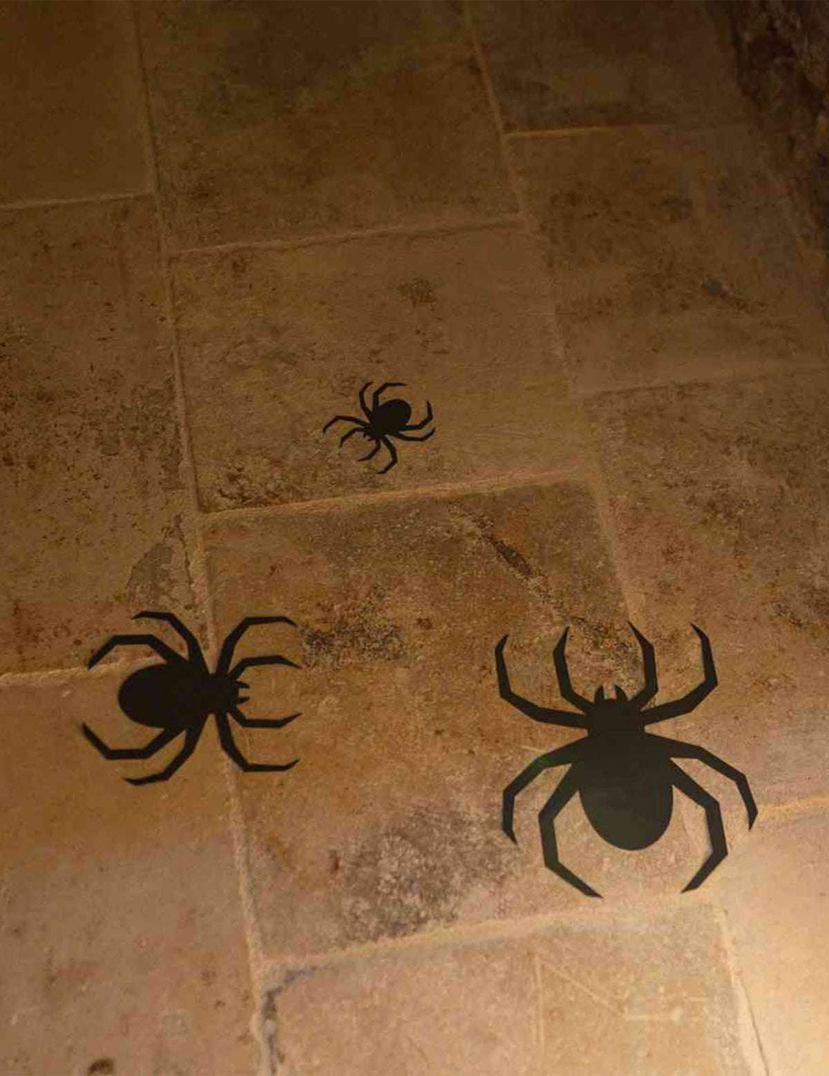 30 Decoratieve zwarte papieren spinnen 8, 15 en 20 cm