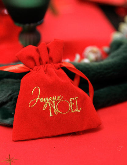 4 geschenkzakjes Joyeux Noël rood fluweel en goud 9,5 x 11,5 cm