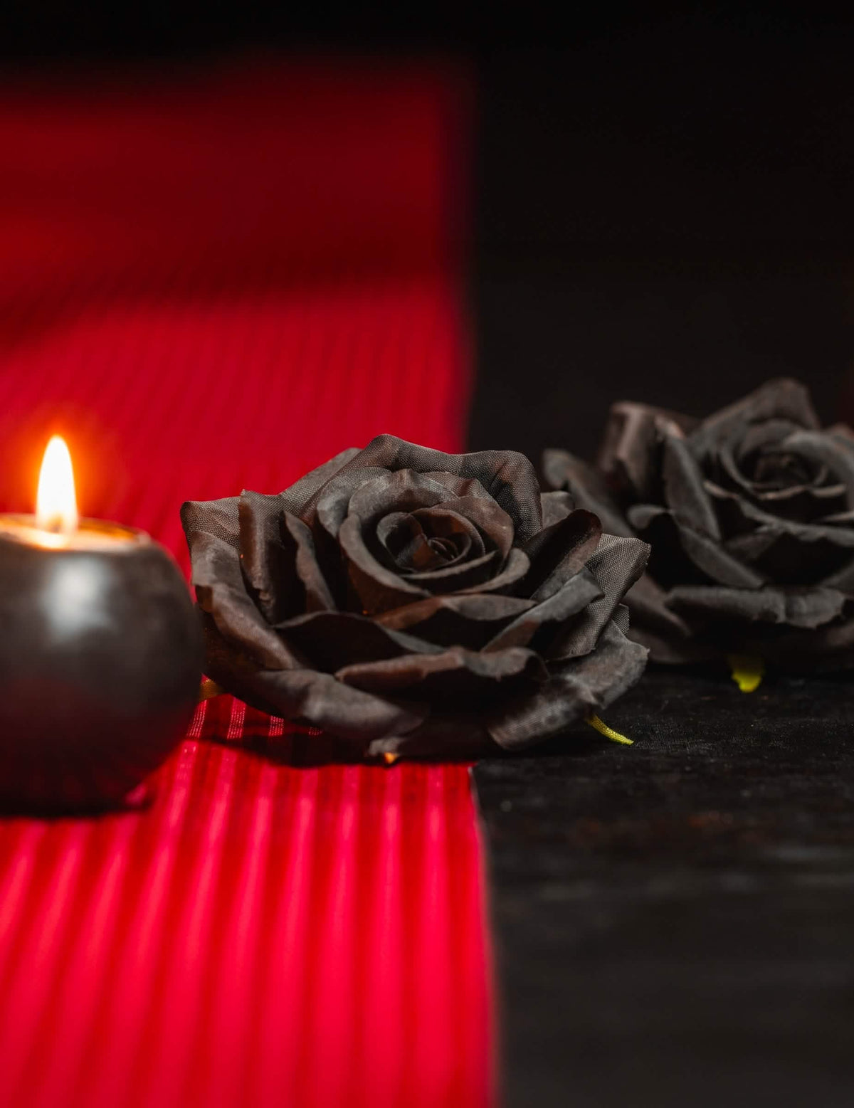 4 têtes de rose noires 9,5 x 5,5 cm