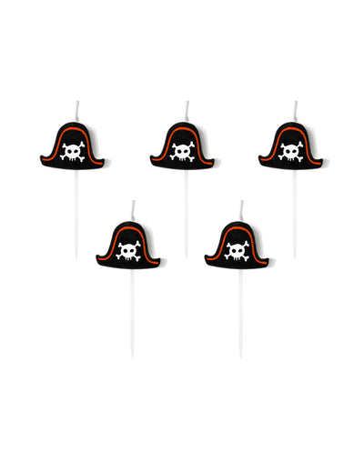 Mise en situation des bougies d'anniversaire sur pic chapeaux pirates