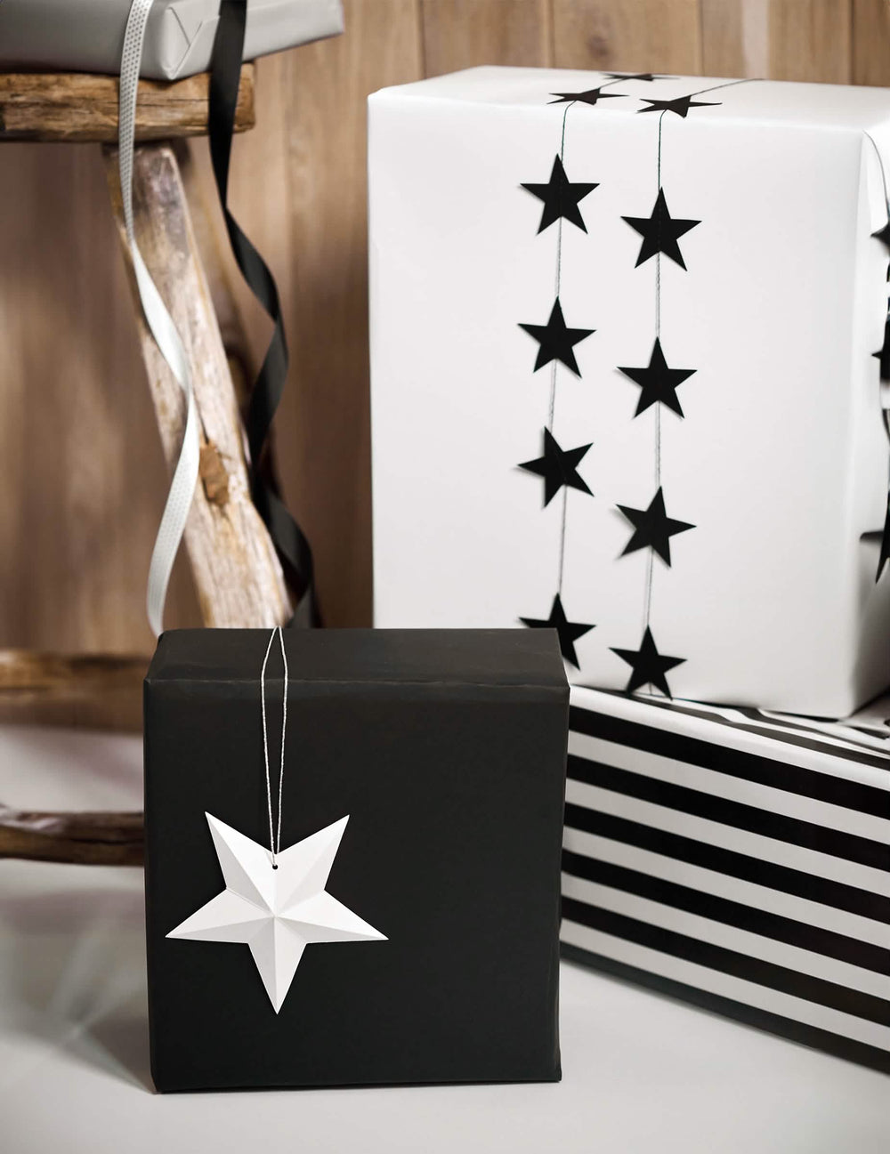 Détail sur un paquet cadeau de l'étoile à suspendre 3D pour noël
