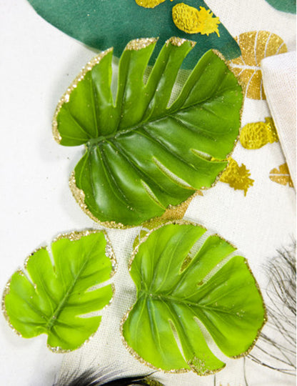 Gros plan sur les bords pailletés des feuilles tropicales pour décoration