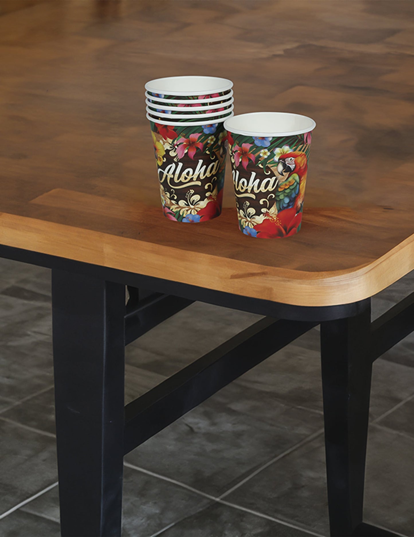 Gobelets Aloha Hawaï multicolores avec fleurs tropicales et perroquet