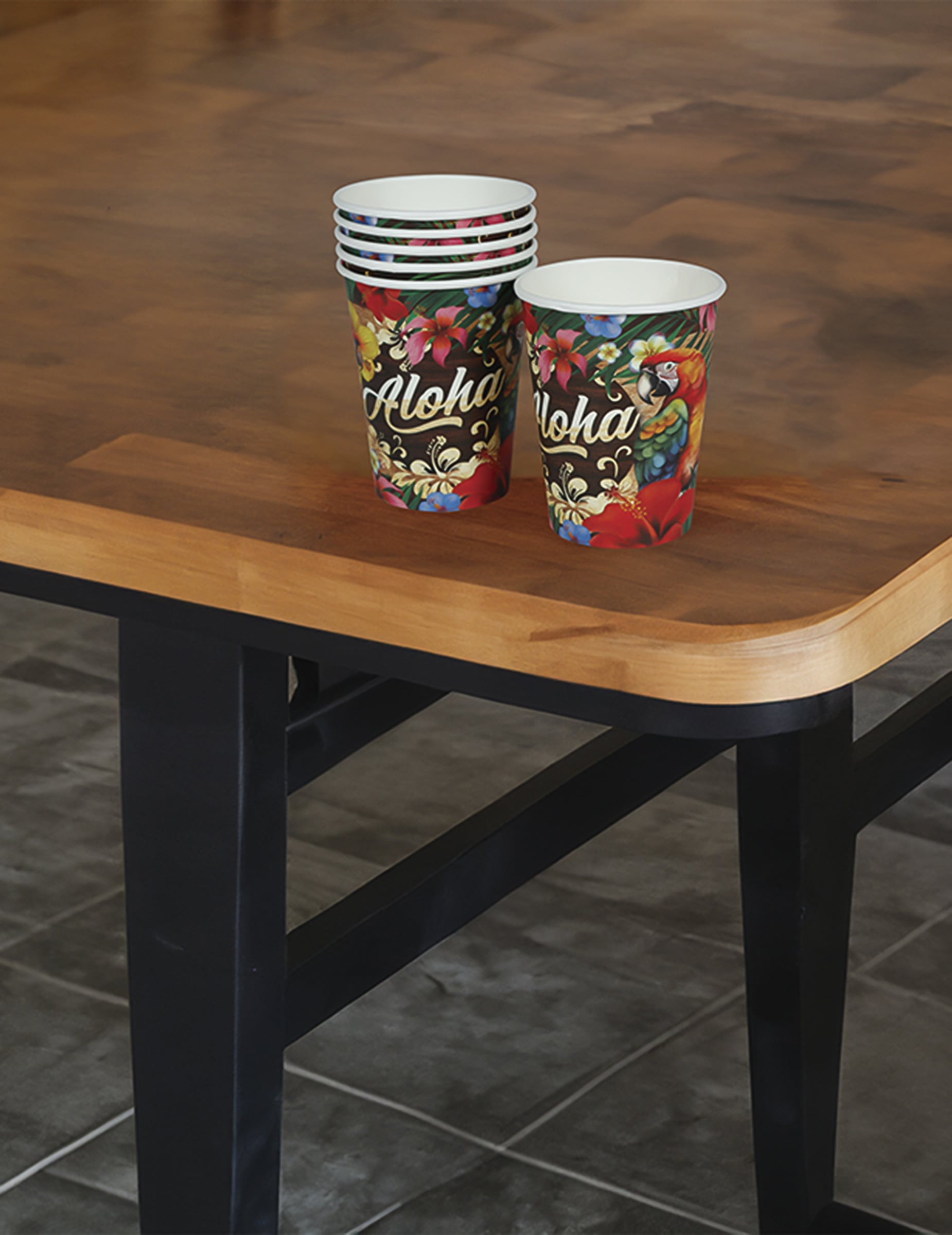 Gobelets Aloha Hawaï multicolores avec fleurs tropicales et perroquet