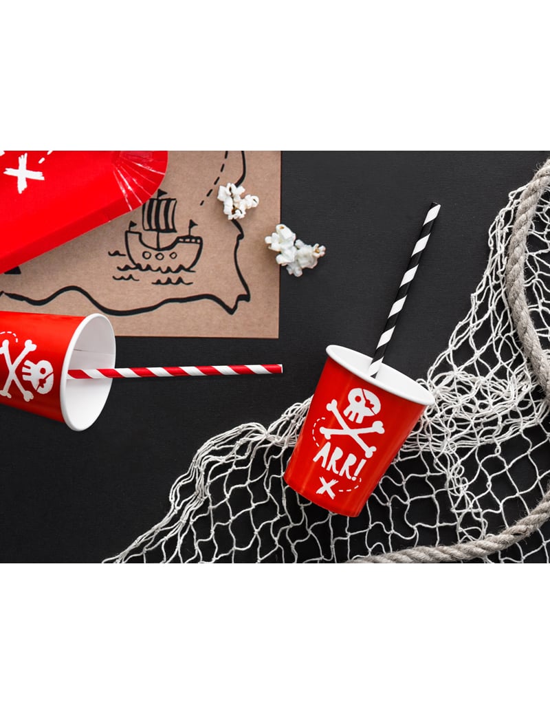 Mise en situation pour décoration de fête des gobelets en carton pirate