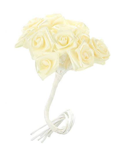 Vue d'ensemble du bouquet de mini roses en satin pour mariage