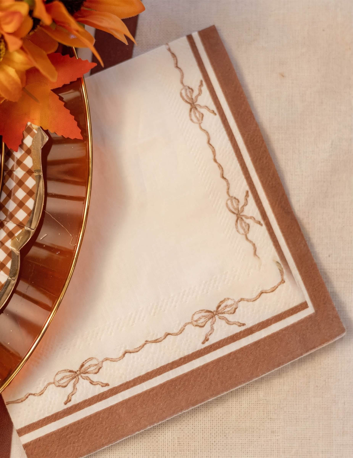 8 assiettes Cottage Living en carton crème auburn et or 23 cm