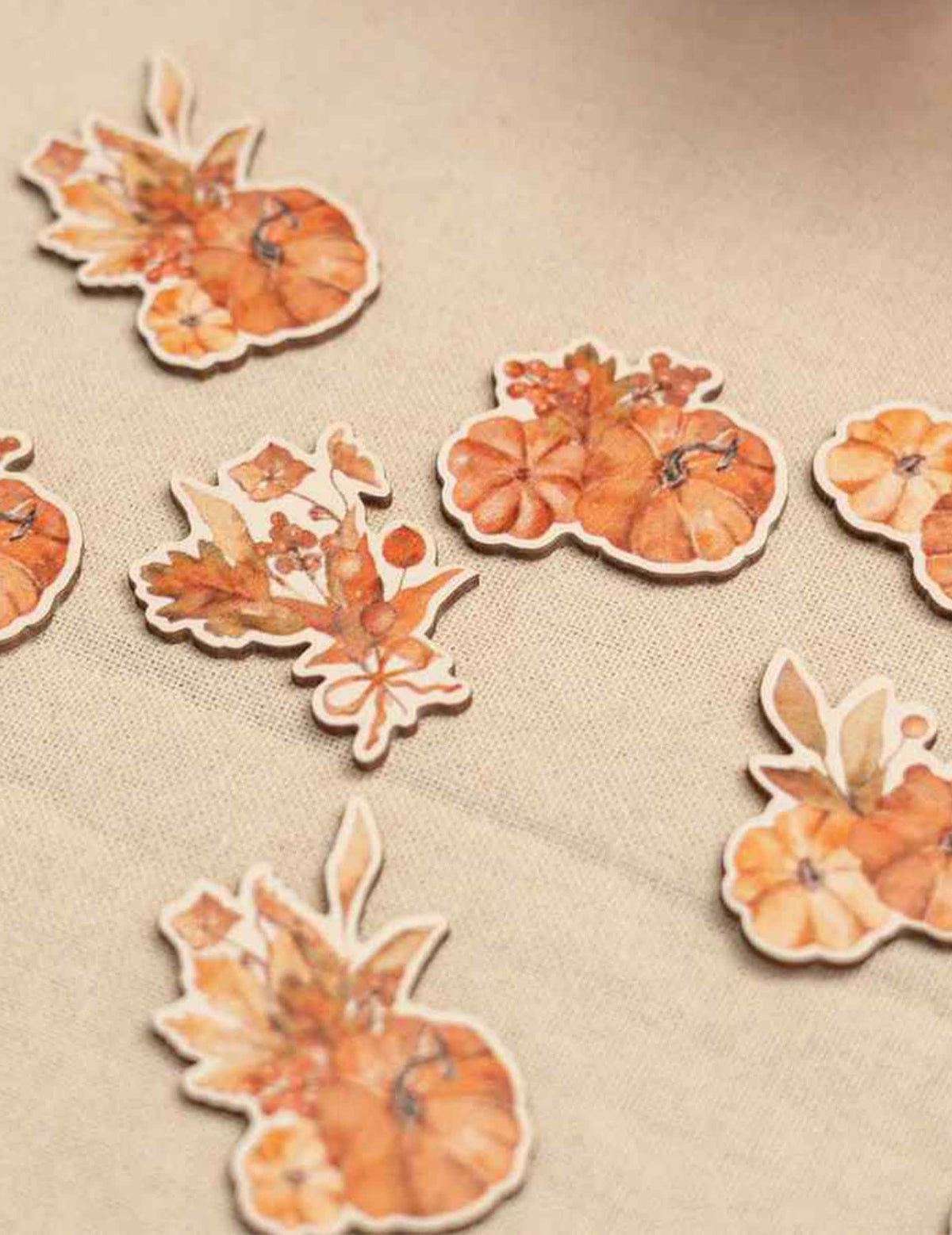 8 confettis Cottage Living en bois terre brûlée 4 à 5 cm