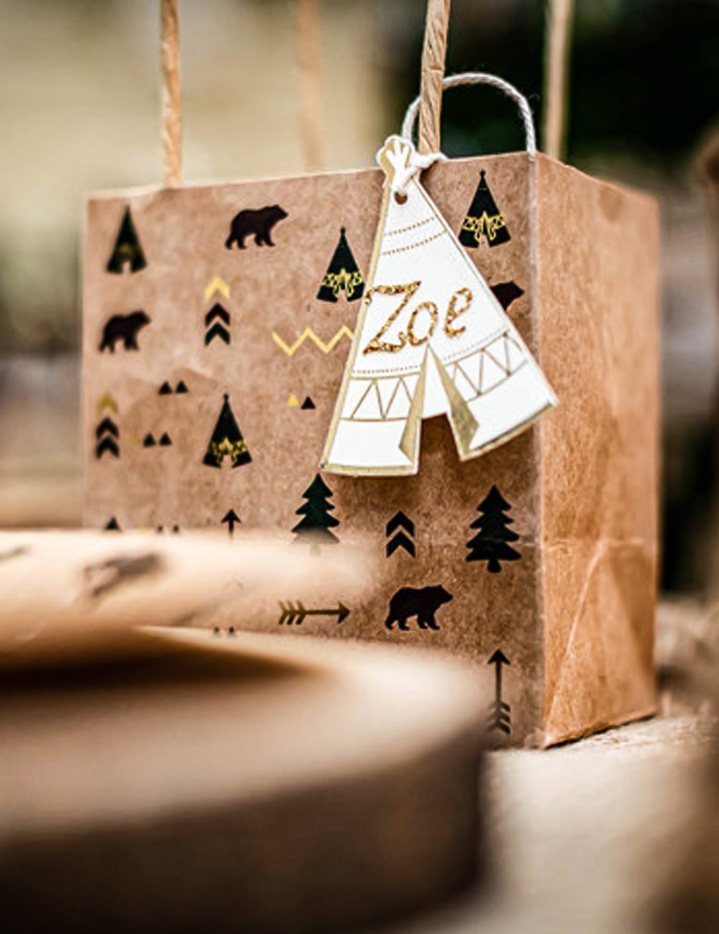 Mise en situation de l'étiquette en carton tipi indian forest