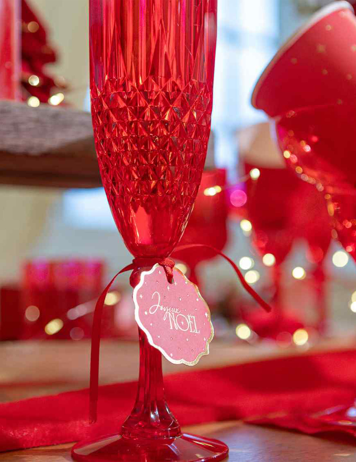 8 tijdloze kerstlabels Vrolijk Kerstfeest rood en goud 4,5 cm