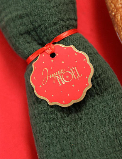 8 tijdloze kerstlabels Vrolijk Kerstfeest rood en goud 4,5 cm