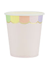 Gobelets en carton festonnés rose pastel avec bords arc-en-ciel