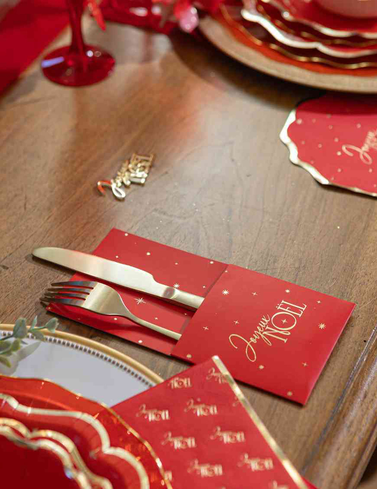 8 tijdloze bestekhouders Vrolijk Kerstfeest rood en goud 10 x 20 cm