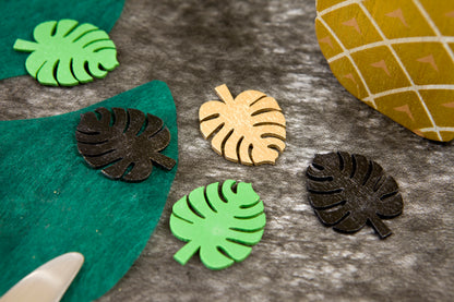 Détail des coloris des confettis en bois feuilles tropicales pour déco de table