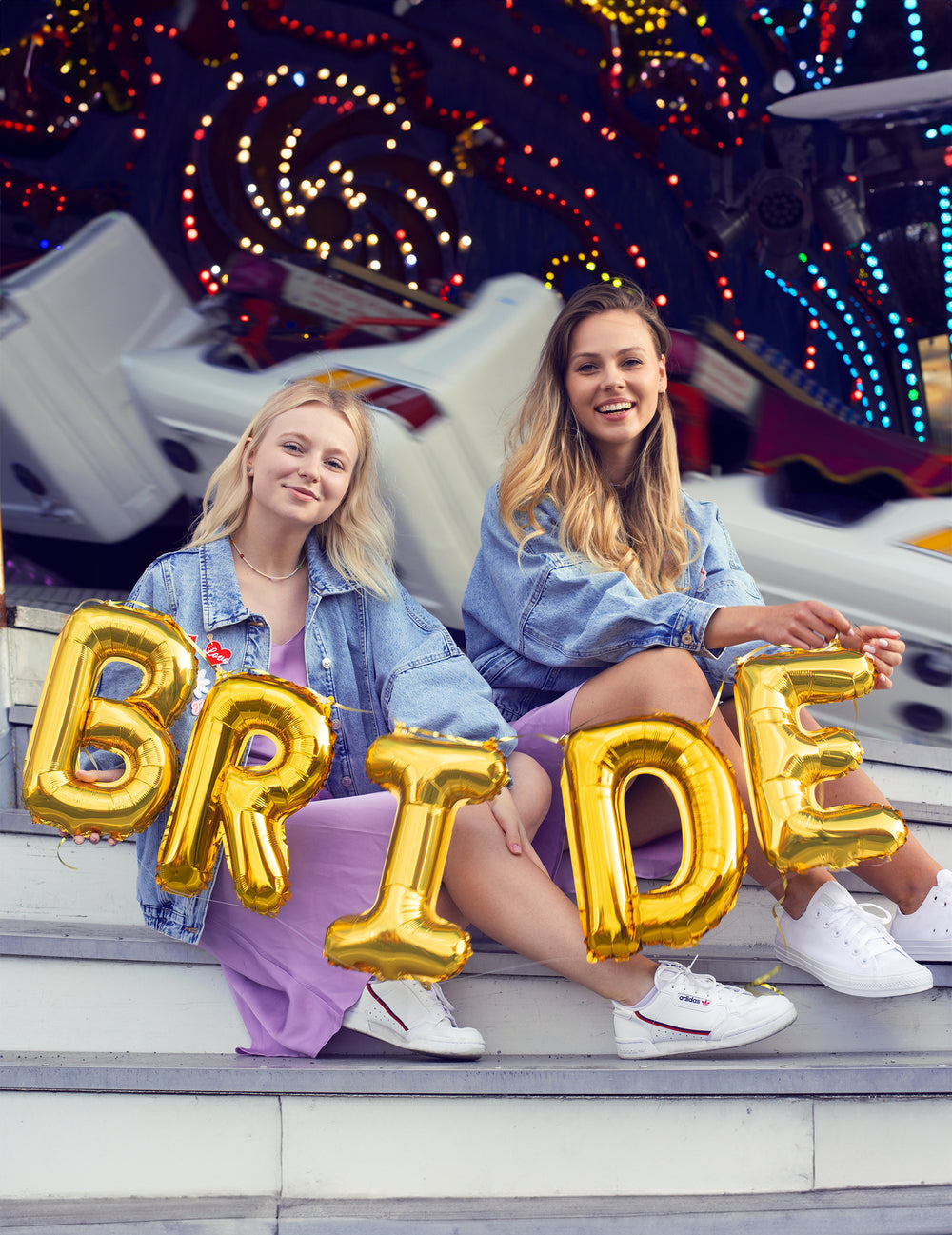 Mot BRIDE tenu par des femmes du ballon aluminium lettre doré